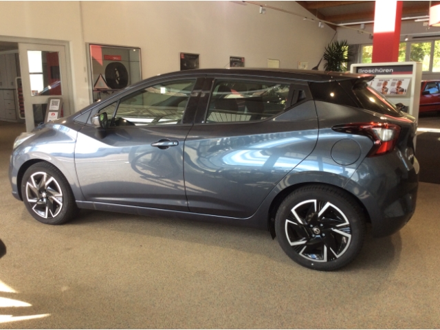 V21048_01.jpg V21048_01.jpg